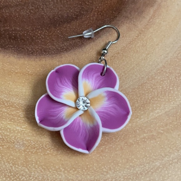 Hawaiian Beautiful Plumeria Earrings NEW - Picture 3 of 4